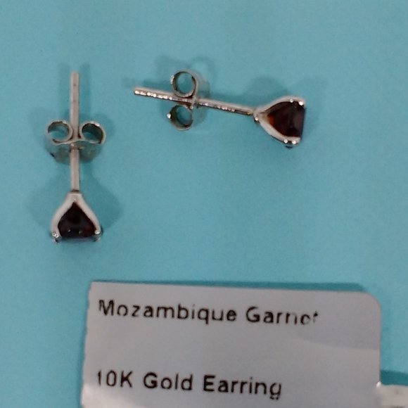 beautiful, 10k solid white gold garnet earrings - Picture 2 of 6